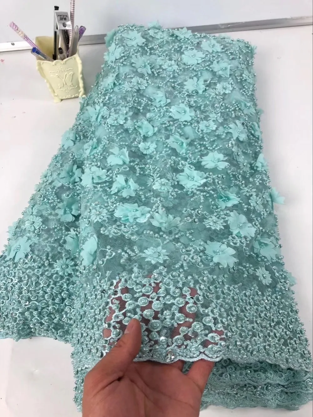 

Latest African French Lace Fabrics High Quality Bridal 3d Lace Embroidery 2019 Nigerian Net Lace Fabrics For Wedding