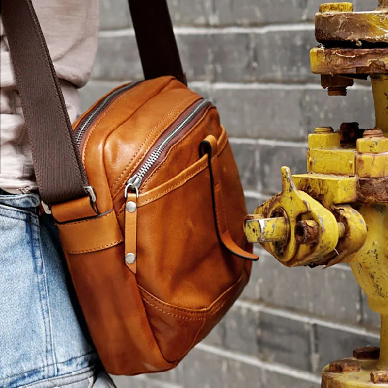 AETOO Handmade cowhide leather shoulder bag Messenger bag casual men's ladies multifunctional small three-dimensional