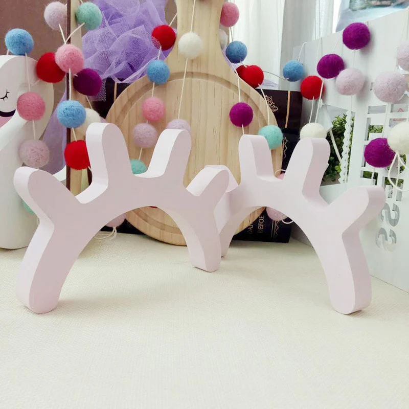

2 Pcs Sleep Wooden Eyelash 3D Wood Decoration Nordic Style Ornament Statues For Kids Baby Home Wall Decor Cartoon Ornaments