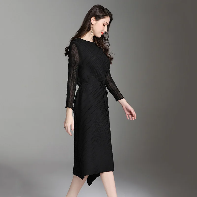 

LANMREM 2019 New Spring Summer Round Neck Long Sleeve Black Irregular Hem Big Size Perspective Pleated Dress Women Fashion JL315