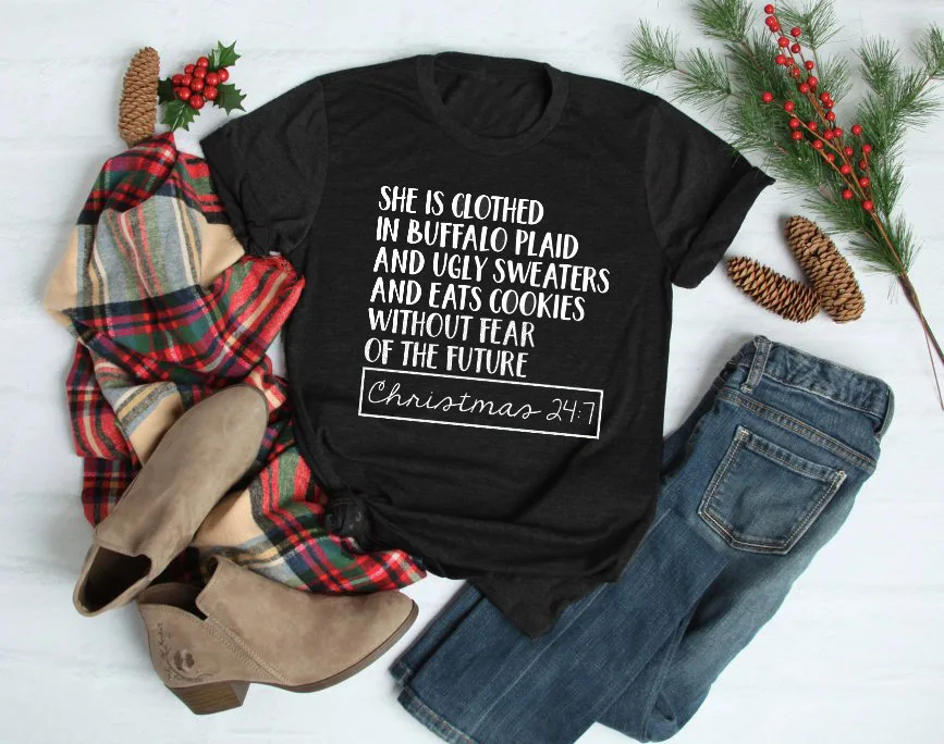 She is clothed in Buffalo, клетчатая футболка, Милые новогодние майки для женщин, слоган, Повседневная красная Эстетическая футболка, девичник, вечерние топы