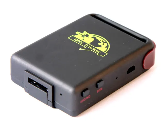 Миниатюрный Персональный GPS TrackerTK102B четырехдиапазонное устройство слежения GSM GPRS SMS GPS трекер, устройство безопасности автомобиля Охранная сигнализация веб