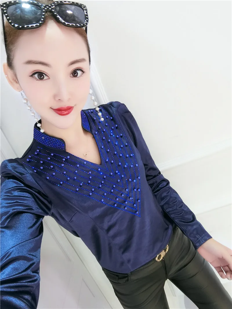 Осенние атласные Блузы с длинным рукавом и v-образным вырезом, женские блестящие атласные рубашки с драгоценными камнями, женские топы с бисером, блестящие стразы - Цвет: Синий