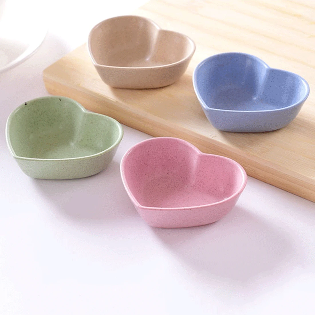 

1pcs Cute Love Heart Shape Wheat Straw Bowl Vinegar Seasoning Solid Soybean Dish Sauce Salt Snack Small Plate Kitchen Supplies