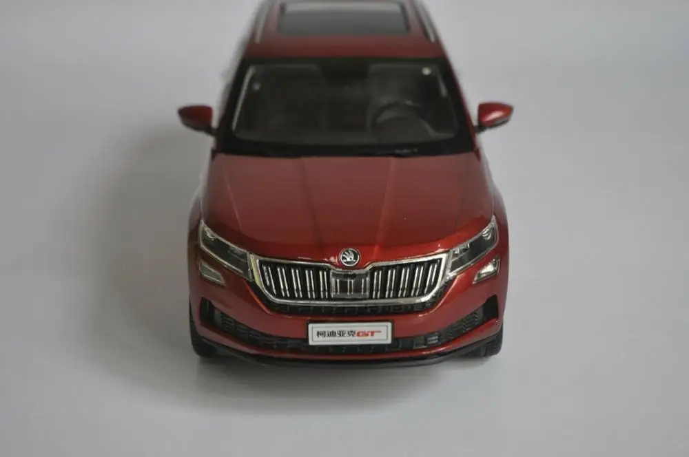 Модель литая автомобиля 1:18 для Skoda Kodiaq GT 2018 Red SUV миниатюрная Коллекционная