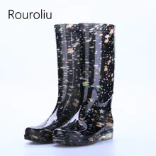 Rouroliu Для женщин на плоской подошве до колена высокие резиновые сапоги мода ПВХ водонепроницаемые туфли резиновые противоскользящие теплые резиновые ботинки женские RT347