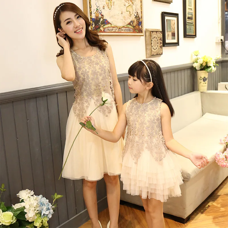 Family clothing New fashion Brand mother daughter ball gown dresses matching family look mom and daughter lace party mesh dress