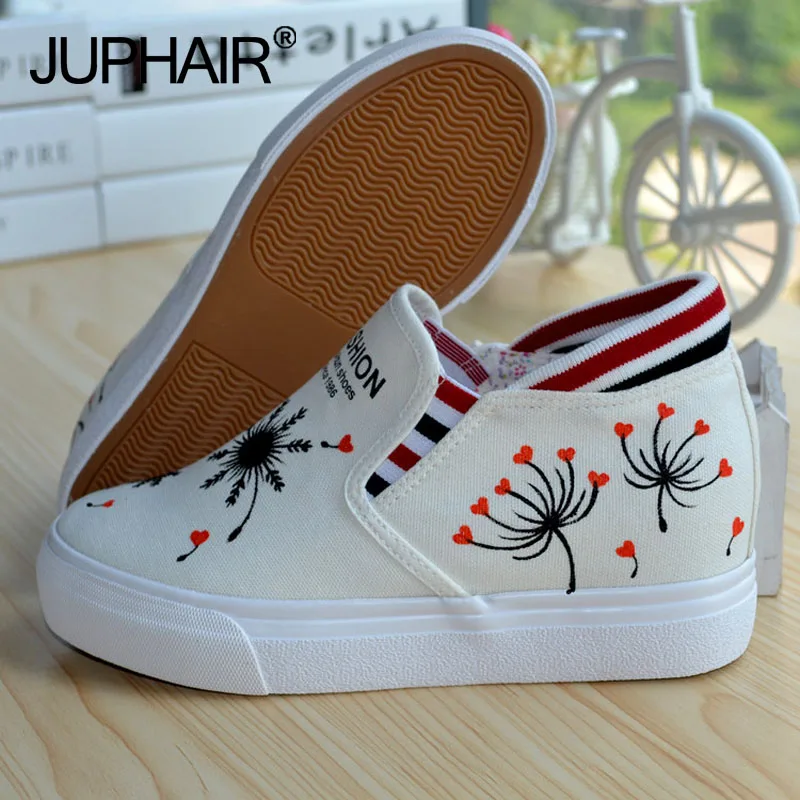 

Kid Girl Canvas Hand-painted Inside the Increase Child Pedal Student Board Shoes Graffiti Leisure Low to Help Hand Painted Shoes