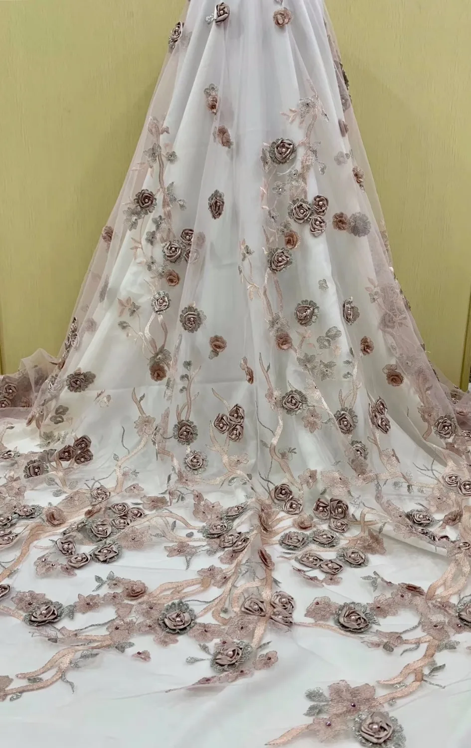 

1yard 3D Floral Lace Fabric for Bridal Dress With Rhinestone,Super Delicate Heavy Bead lace fabric for Wedding Dresses material