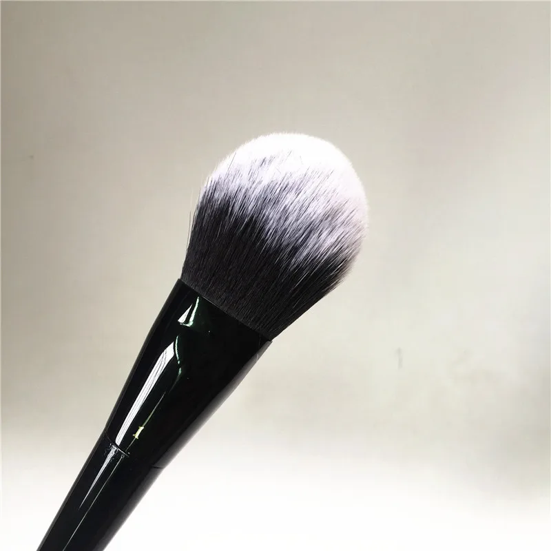 Kat Von D Lock it Edge Powder Brush #1 _ 3