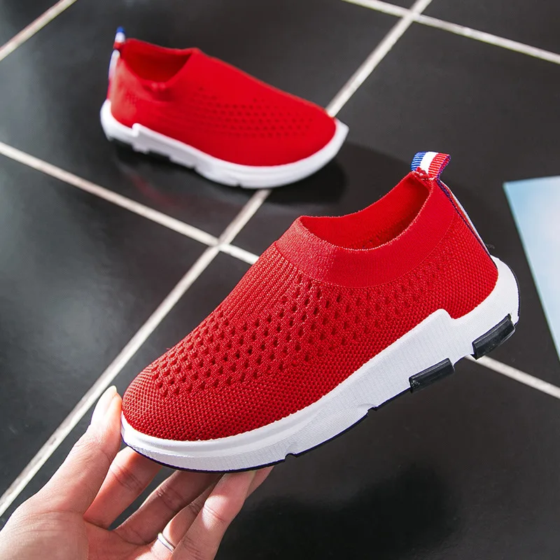 أطفال أحذية رياضية تشغيل الأطفال الأحذية تنفس جوارب منسوجة رياضية في الهواء الطلق لينة حذاء كاجوال الفتيان فتاة الاطفال رياضية