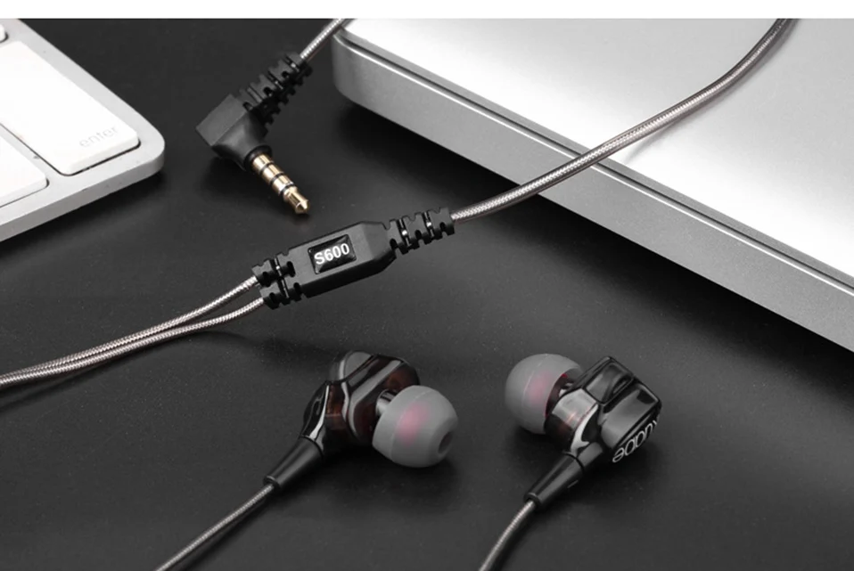 11 in ear headphones with mic
