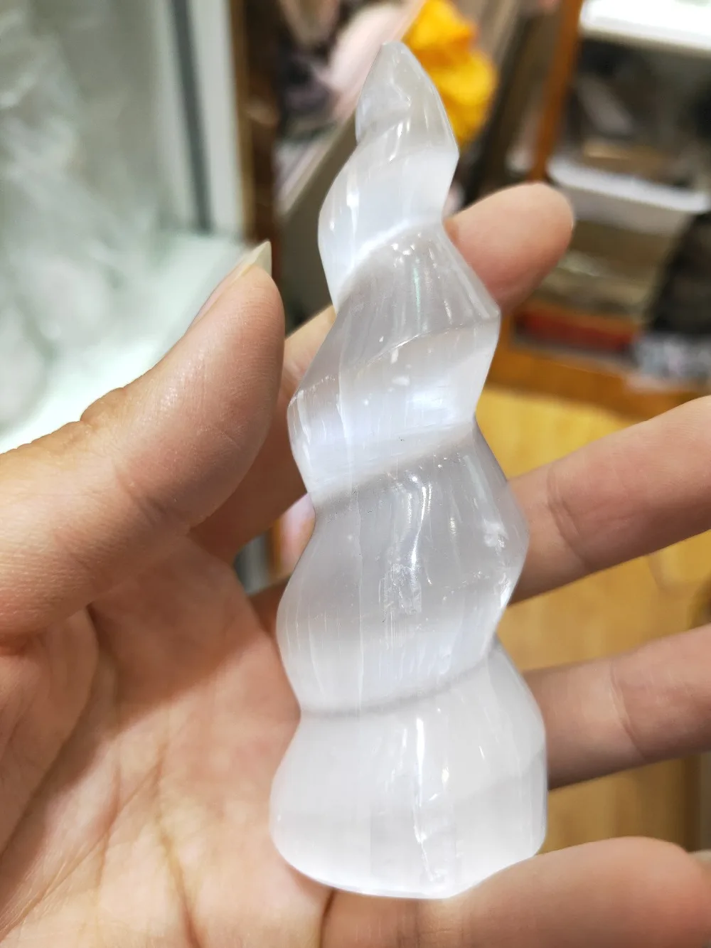 4 дюймовый спираль Selenite Единорог Рог резьба атласный Spar кристалл драгоценный