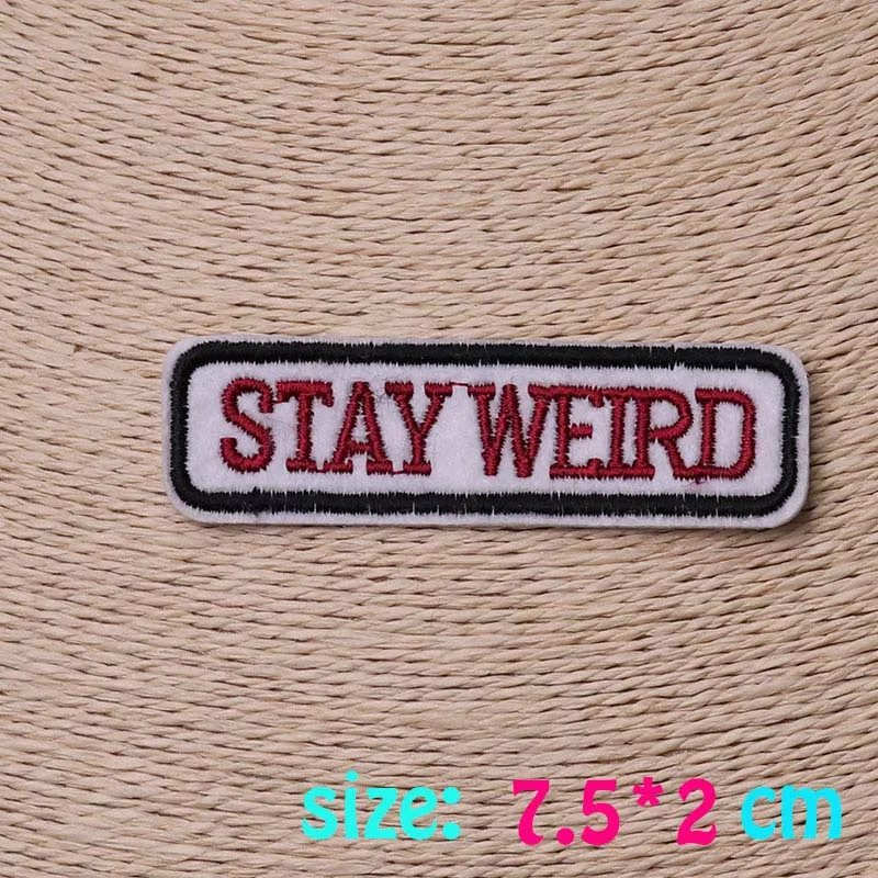 1 шт. буквы stay weird клеящиеся утюгом украшения матерчатая заплата мультяшный значок аппликация для одежды аксессуары - Цвет: 1