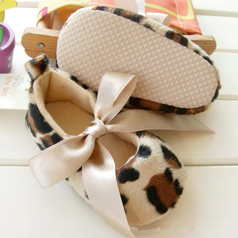 IEndyCn для маленьких девочек; обувь для малышей; обувь для маленьких детей; обувь для новорожденных осенне-зимний, кораллового цвета