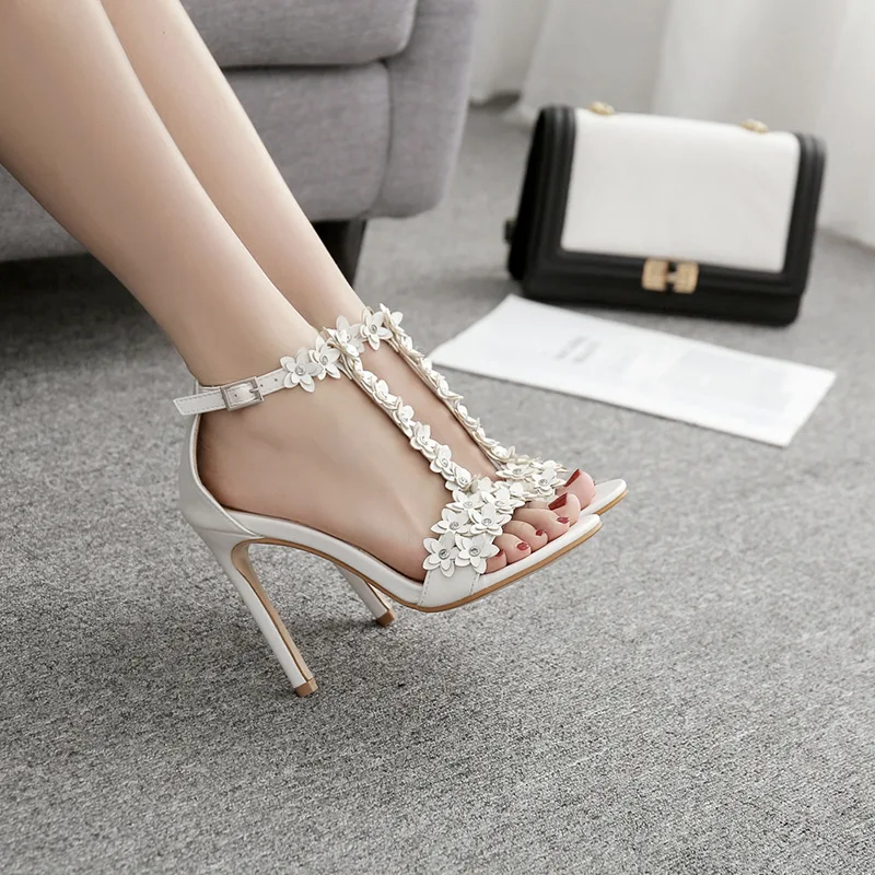 

Carole Levy 2019 New Drill Thin Super High-heeled Small Flowers Sexy Sandal White Stilettos Pumps Elegant Lady Party Shoe Summer