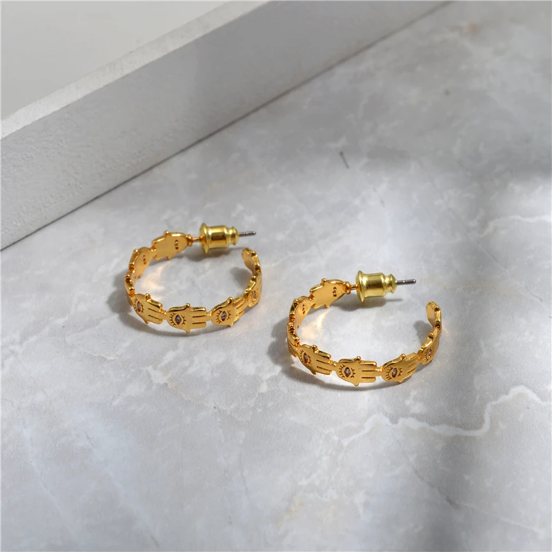 

European and American minority design lucky palm Amulet Fatima's hand Earrings female personality retro cold wind Earrings