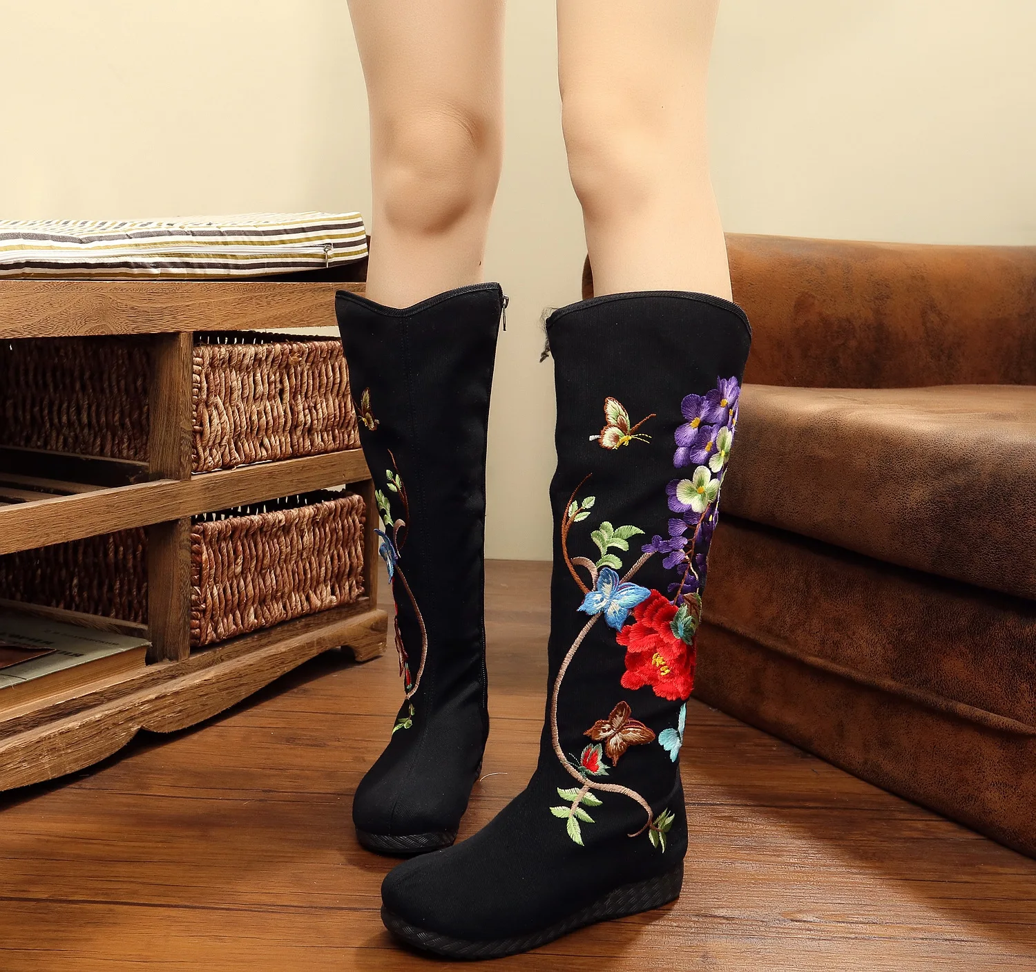 Сапоги с вышивкой в винтажном стиле; сапоги до колена с цветочным принтом в национальном стиле; Высококачественная зимняя теплая женская обувь на молнии с вышивкой в стиле ретро