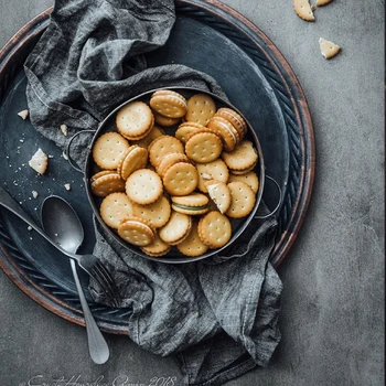 

Retro Disc Iron Serving Tray Craft Storage Tray French Country Style Beautiful Antique Golden Rim Metal Round Tray For Home Dec