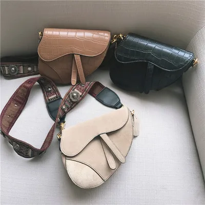 

free shipping The new 2019 leather straps wide semicircle Richard crocodile grain saddle bag restoring ancient MINI bag