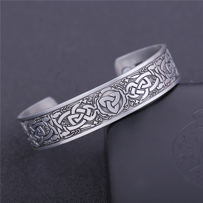 Cuff bracelet377