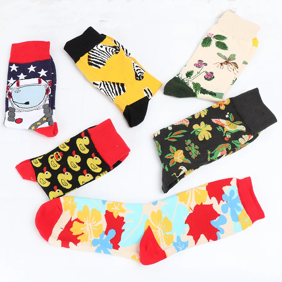 

2019 autumn and winter personality literary retro in the tube socks animal series cotton tide socks cotton oil painting men's so