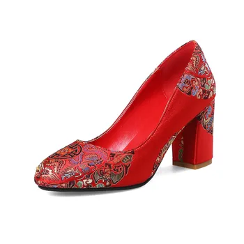 

Female 2018 new bride pregnant women embroidered Chinese wedding shoes lighter crude documentary two with a height of 18327