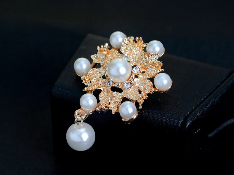 NIUYITID Korean Fashion Imitation Pearl Flower Brooch Gold Color Bridesmaid Dress Pins Women Broches 5 Colors  (6)