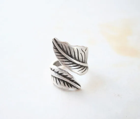 

Chandler Angel Feather Finger Leaf Rings For Women Leaves Shape Design Personality Antique Silver Jewelry Retro Open Accessaries