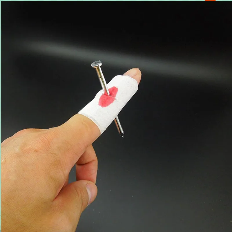 

Bloody Nails penetrate finger April Fool 's Day Halloween La Semana Santa Easter Carnival fetish tricky mischief Props Toy