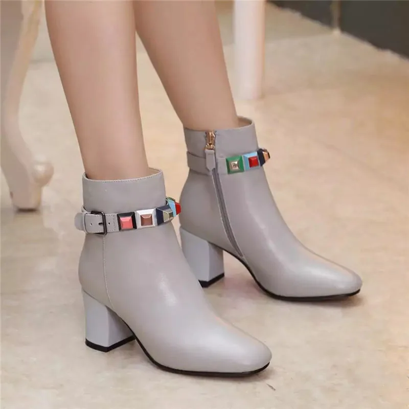 New Arrival British Style Ankle Boots Autumn and Winter Women Shoes Fashion Rivets Studded Side Zipper Chunky Heels Botas Mujer