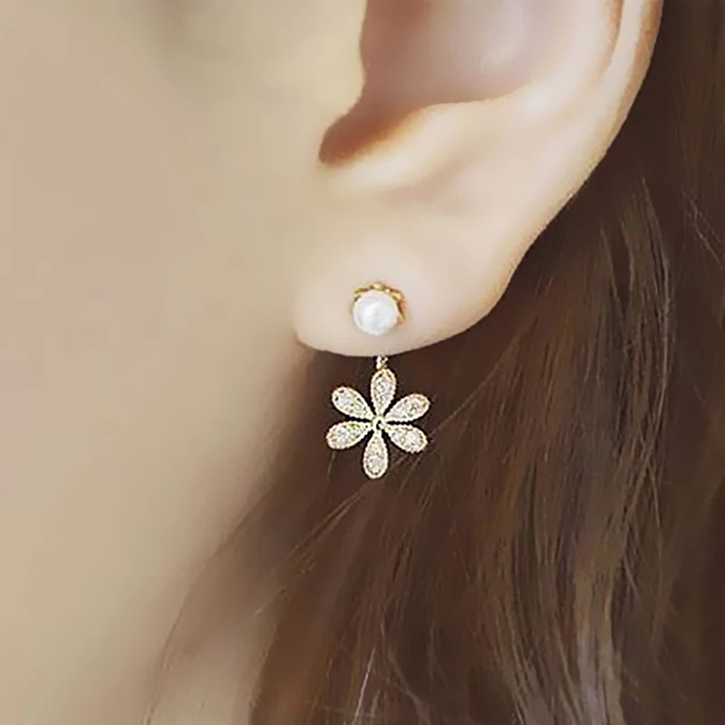

The Latest South Korean Small Fragrant Wind Lady Imitation Pearl Earrings Five Leaves and Flowers Super Temperament Earring