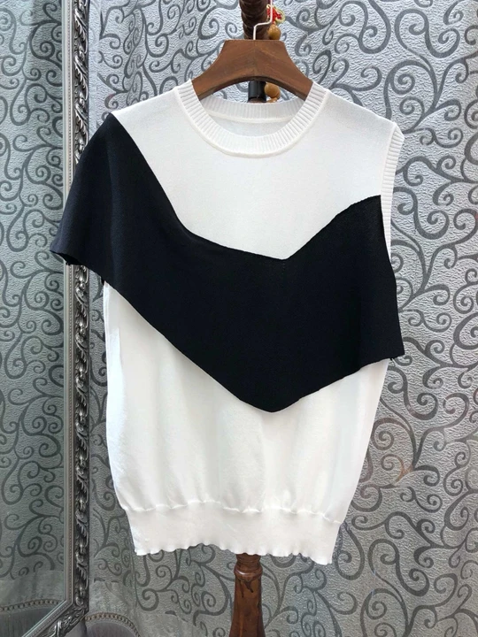 

The new 2019 women's wear sleeveless blouse