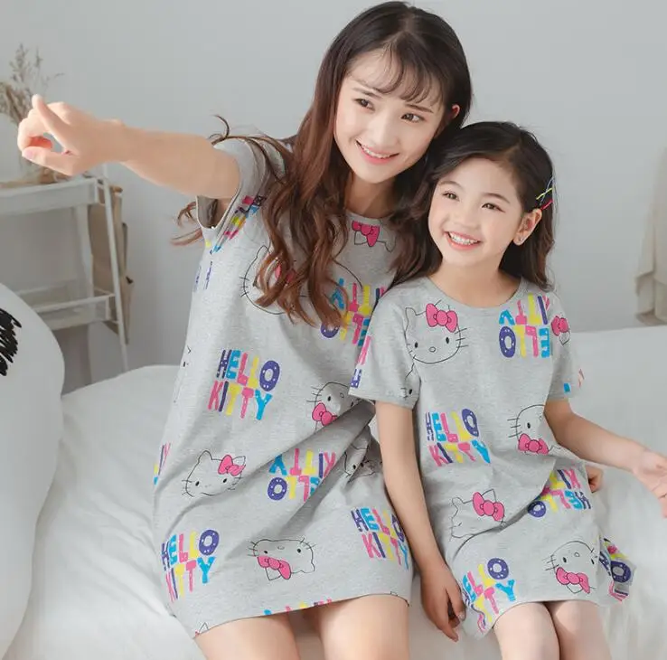 Повседневные ночные рубашки платья для мамы и дочки одинаковые комплекты для семьи Одежда для мамы и меня летние пижамы для женщин и девочек