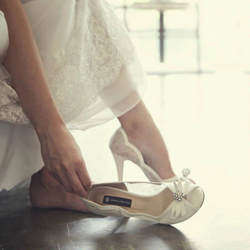 White Lace Peep Toe Wedding Shoes Rhinestone Luxurious Lady High Heels Wedding Party Prom Pumps Bridal Bridesmaid Shoes White Lace Peep Toe Wedding Shoes Rhinestone Luxurious Lady High Heels Wedding Party Prom Pumps Bridal Bridesmaid Shoes