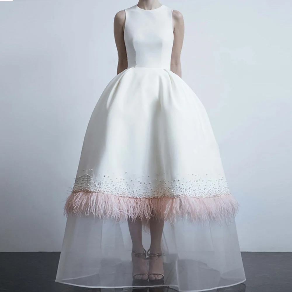 

High End 2019 Feather White Prom Gowns Puffy Pearls Floor Length Women Formal Party Dresses Open Back Modest Evening Gowns