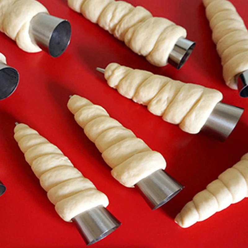 

5 Pcs 14cm 9cm Baking Cones Stainless Steel Spiral Croissant Tubes Horn Bread Pastry making Cake Mold Baking Supplies