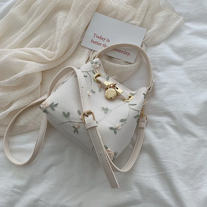 

Flowers Embroidery bucket Crossbody Bags For Women 2019 High Quality Luxury Handbags Designer Sac Ladies Shoulder Messenger Bag
