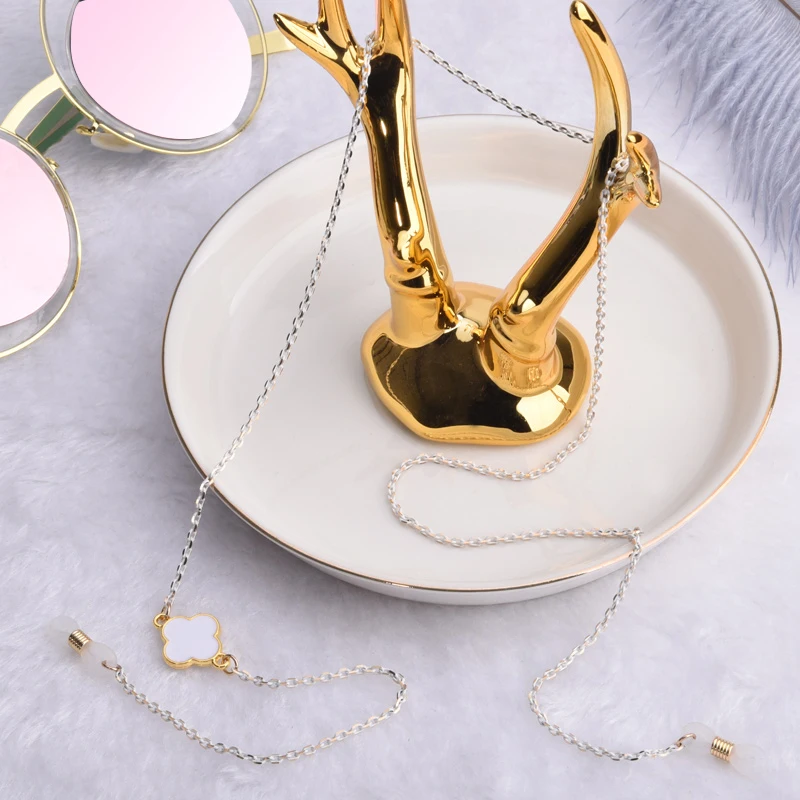 

Simple retro glasses chain Korea four-leaf clover titanium steel fashion
