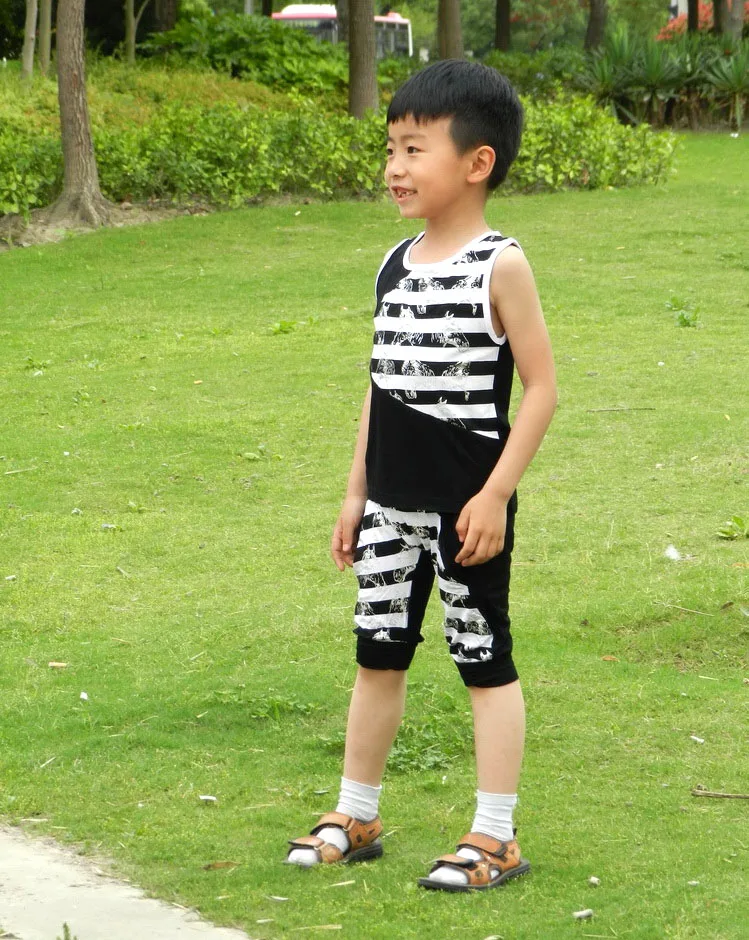 Новые модные детские комплекты одежды для мальчиков Топ для маленьких мальчиков, жилет+ короткие штаны летний комплект из 2 предметов для детей, спортивная одежда в полоску, HZ6305