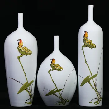 

Ceramic Porcelain Traditional Chinese Tabletop Vase with Vivid Handpainted Lotus Painting for Home Decoration LYV002