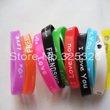 Лидер продаж 100 шт х Модное популярное Фирменная Новинка спортивный силиконовый браслет с логотипом 12 мм Для женщин/Для мужчин дешевый силиконовый браслет на заказ