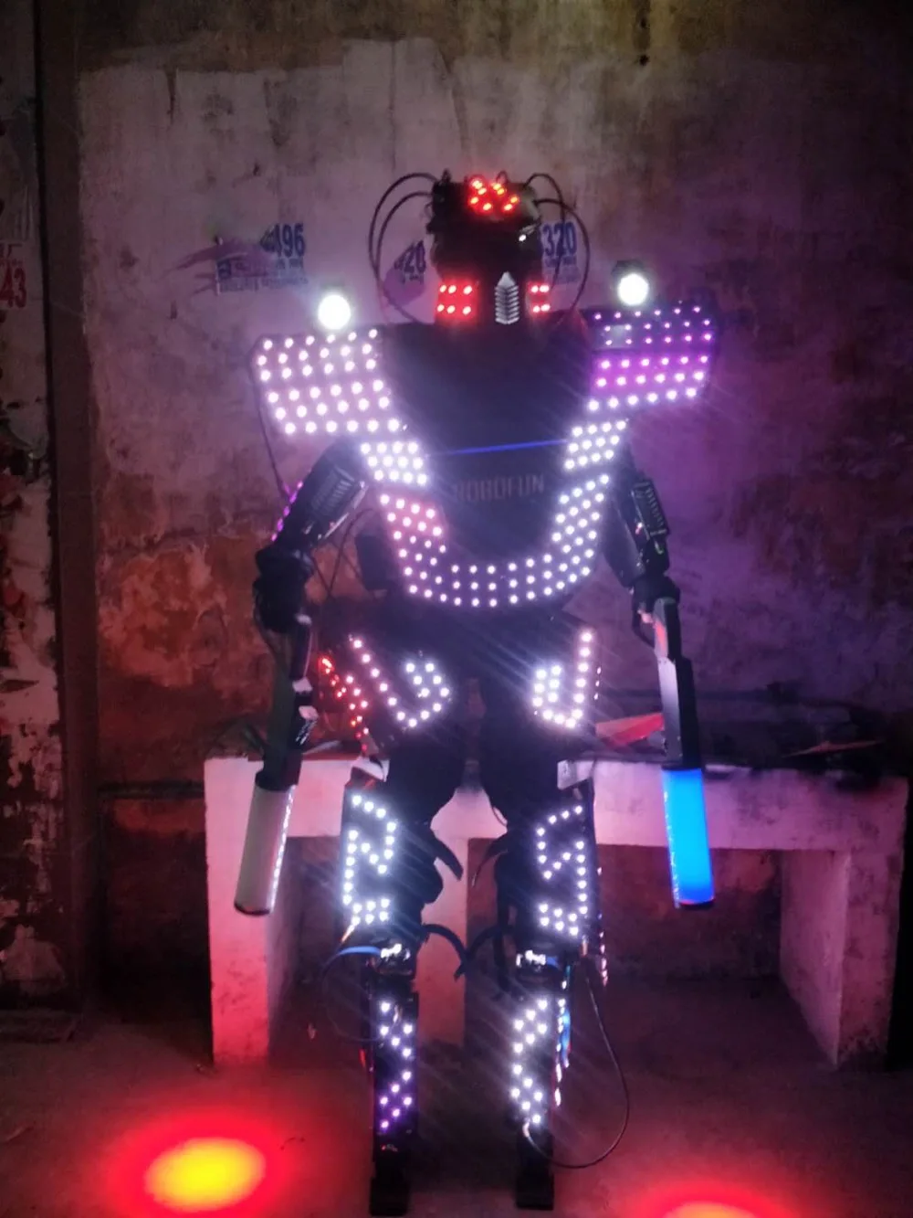 LED-robot-men-suit-colorful-luminous-glowing-wears-dancing-costumes-model-show-dress-clothe-dj-bar (1)