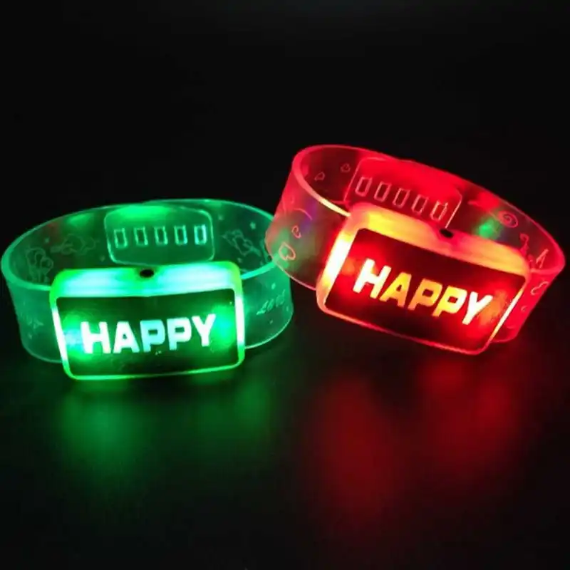 Amosfun 3 Pcs Heureux Clignotant Bracelet LED Bande de Poignet Allument Jouets Party Favors Lueur dans Lobscurité Articles De Fête pour Enfant Adultes Amosfun 3 Pcs Heureux Clignotant Bracelet LED Bande de Poignet Allument Jouets Party Favors Lueur dans Lobscurité Articles De Fête pour Enfant Adultes