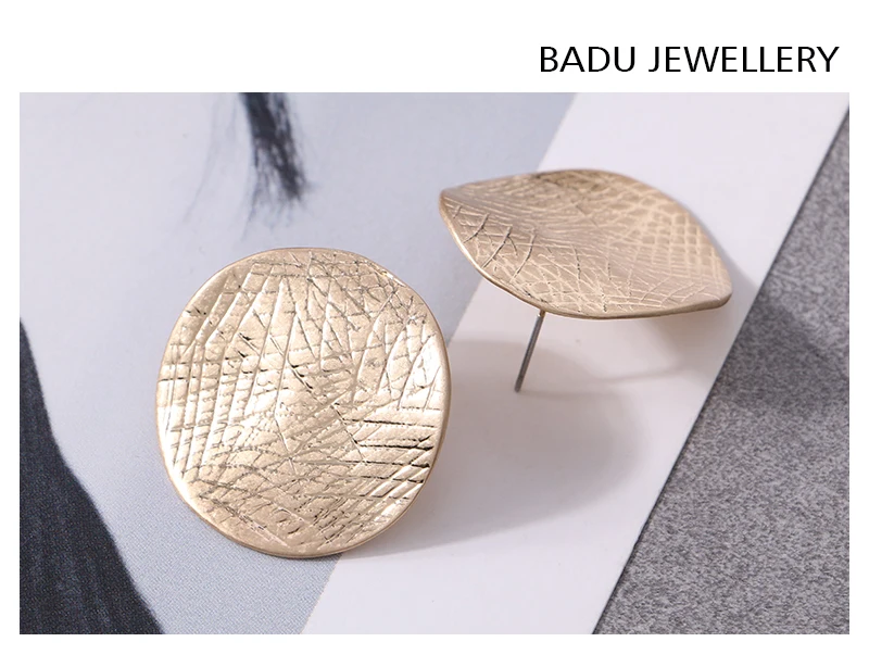 Badu большие круглые металлические серьги стержня для Для женщин в стиле панк изделия витой нерегулярные поверхности Форма серьги на Рождество