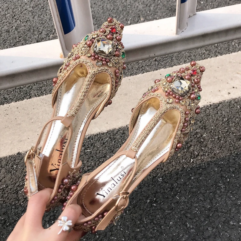 

Carole Levy 2019 The New Design Woman Shoes Summer Lady Luxury Sandals Pointed Toe Crystal Palace Palace Decor Shoes For Party