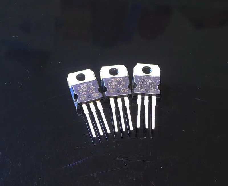 

20pcs New ST original 7805 L7805CV three-terminal regulator Integrated IC TO220 plug-in package non-domestic core free shipping