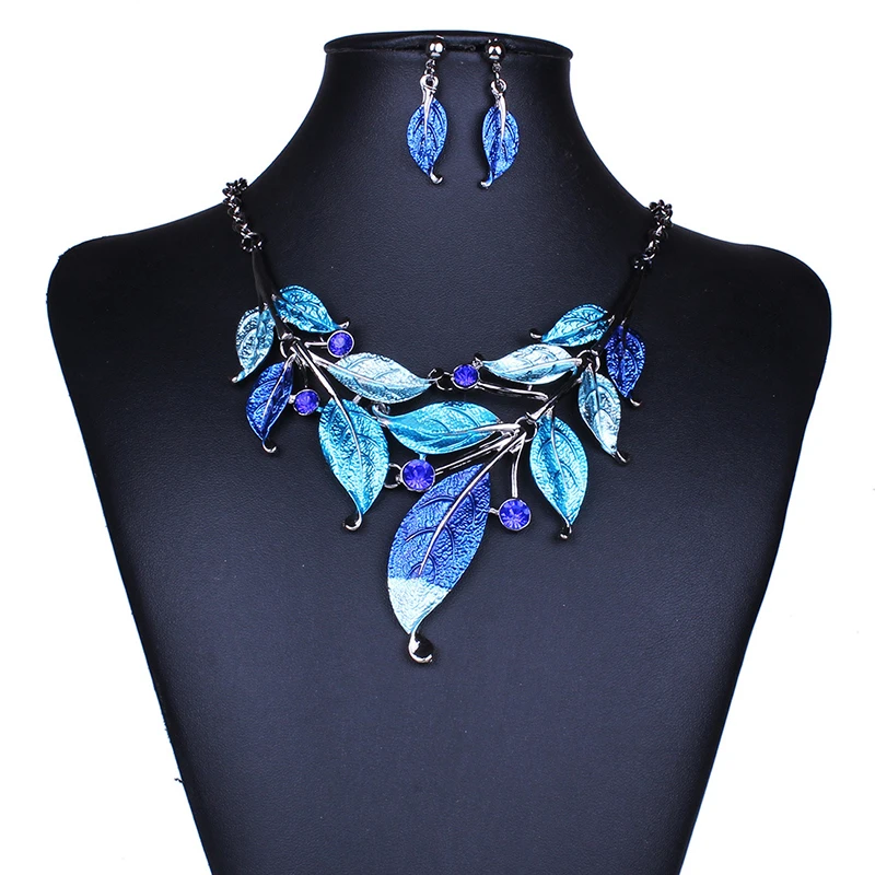 

new sweet simple leaves design alloy necklace for women long retro necklace suit