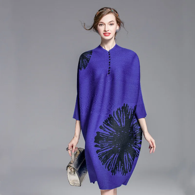 

LANMREM 2019 High Quality New Fashion Button Decoration Print Female's Half Sleeve Batwing Type Pleated Dress Vestido YE763