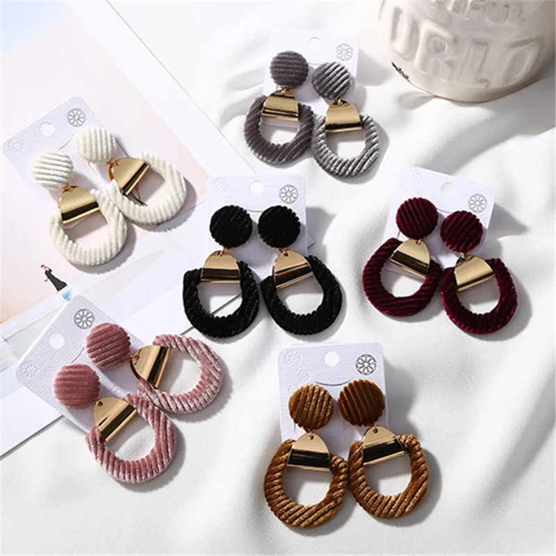 

Fashion Vintage Alloy Plush Earrings White black Big Circle Velvet Pendant Earring For Women Unique Gift Jewelry